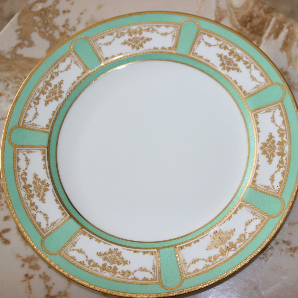 RARE Royal Doulton 10-1/2" green and raised gold plate